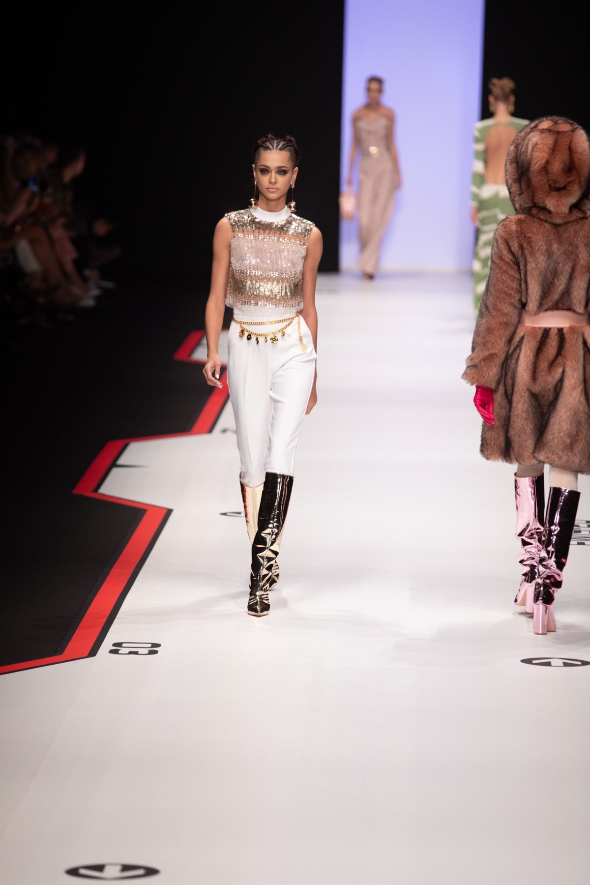 Canon-Canon EOS 5D Mark IV-6720x4480-125756