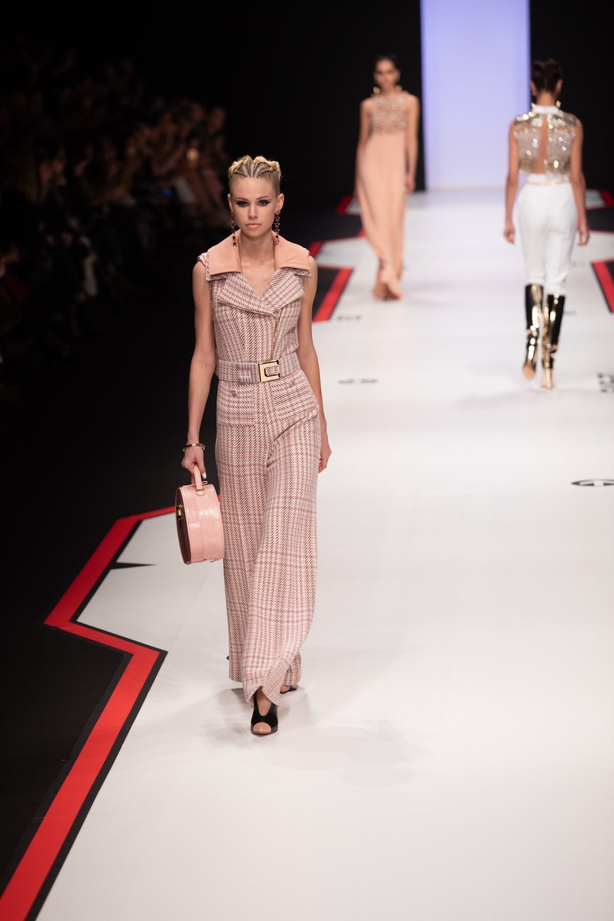 Canon-Canon EOS 5D Mark IV-6720x4480-125766