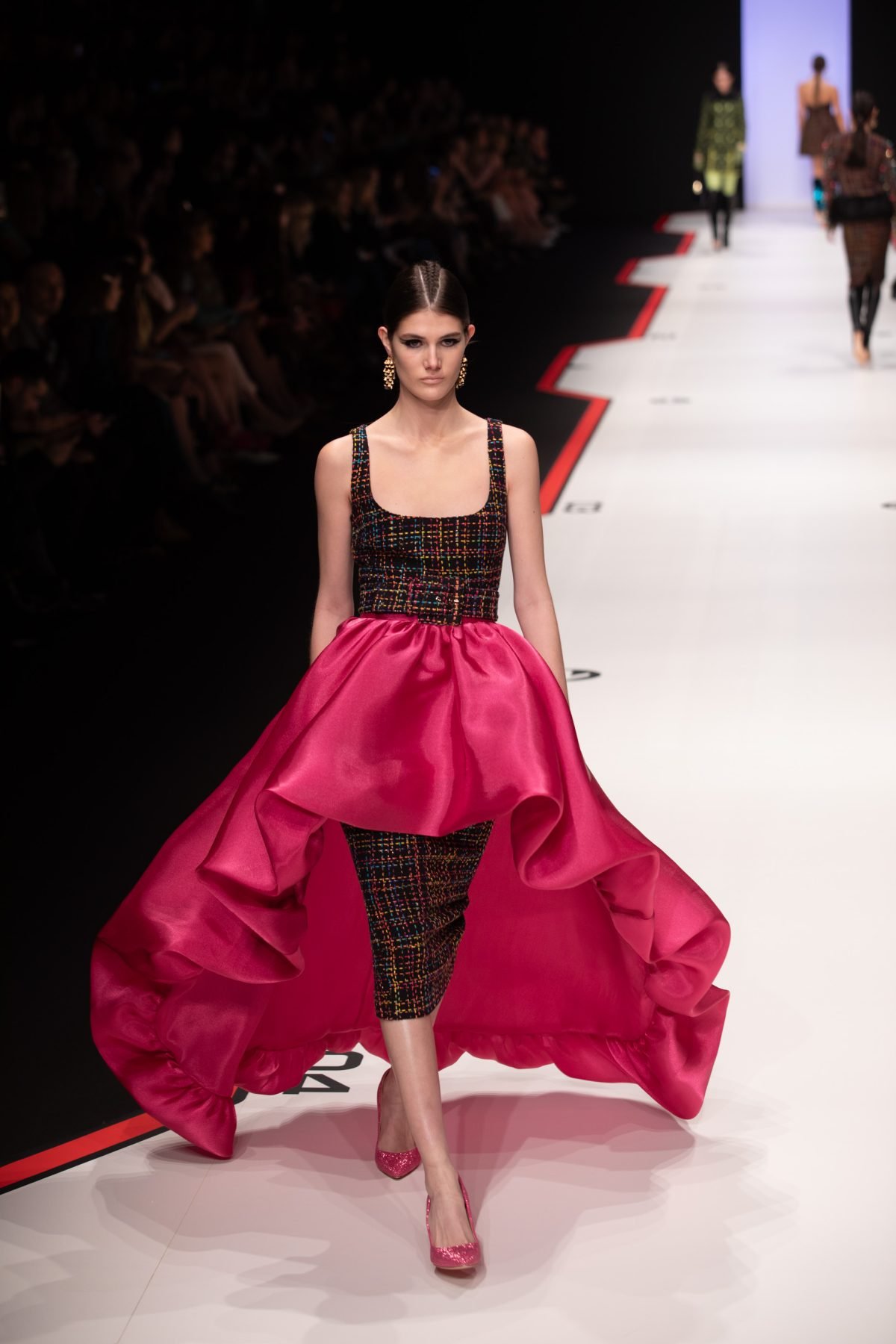 Canon-Canon EOS 5D Mark IV-6720x4480-126076