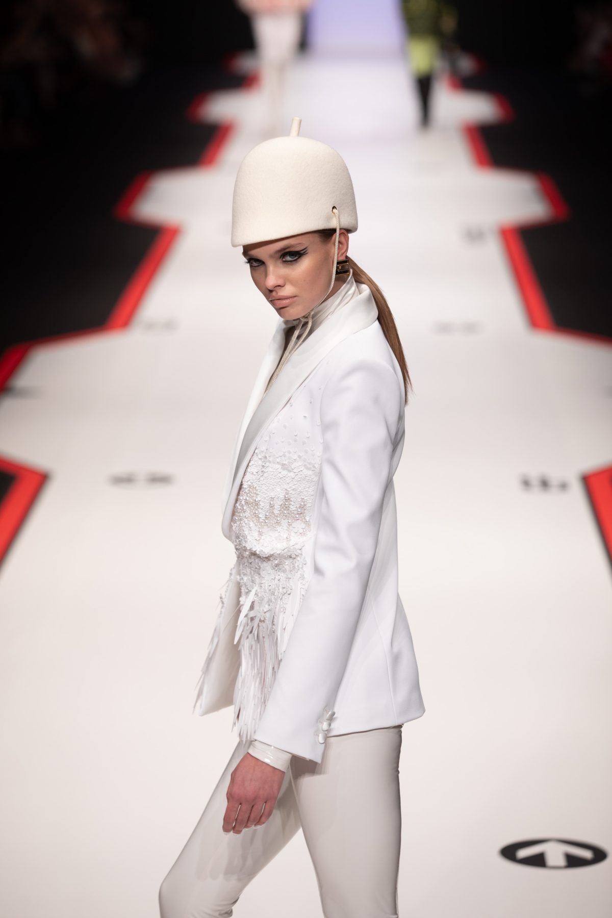 Canon-Canon EOS 5D Mark IV-6720x4480-126126