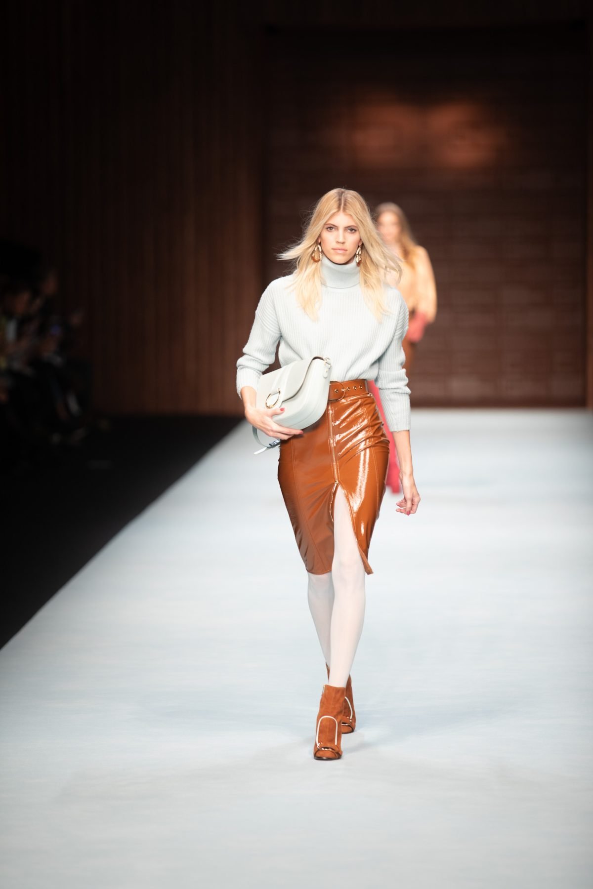 Canon-Canon EOS 5D Mark IV-6720x4480-141119