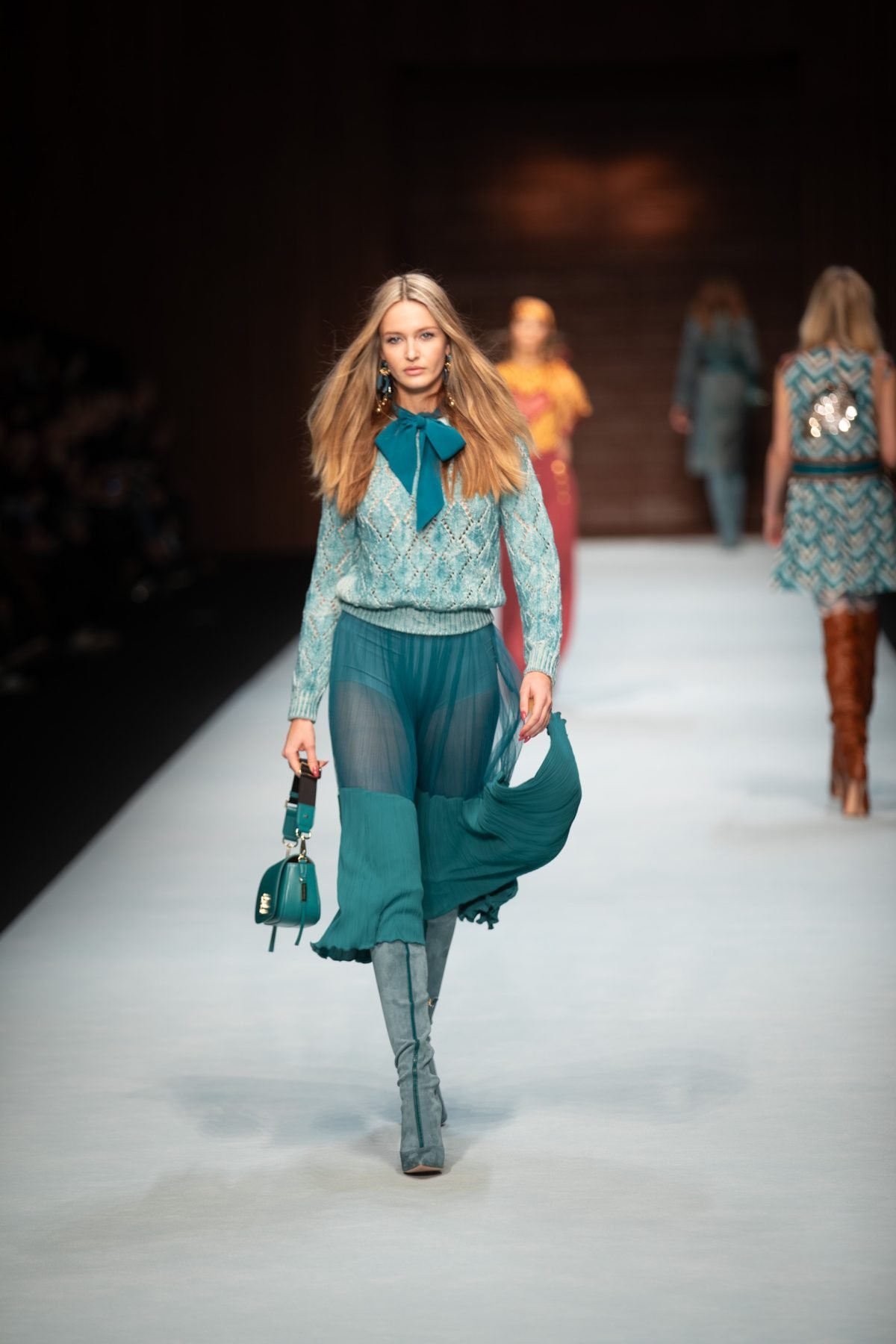 Canon-Canon EOS 5D Mark IV-6720x4480-141434