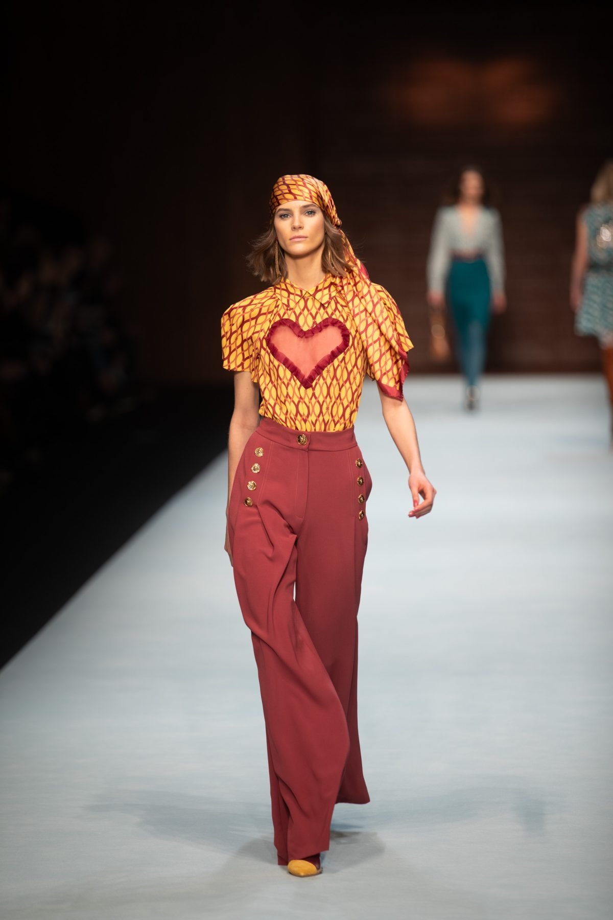 Canon-Canon EOS 5D Mark IV-6720x4480-141447