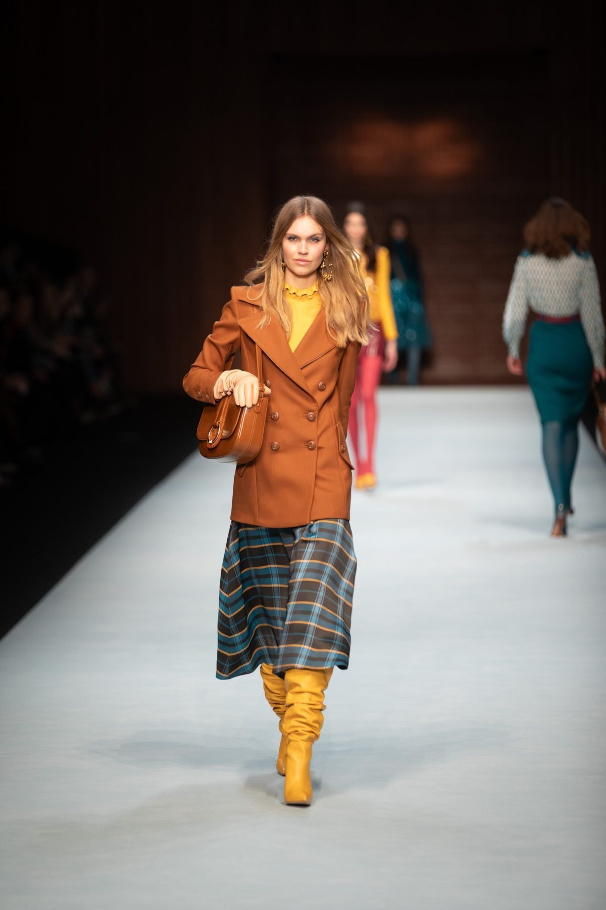 Canon-Canon EOS 5D Mark IV-6720x4480-141479