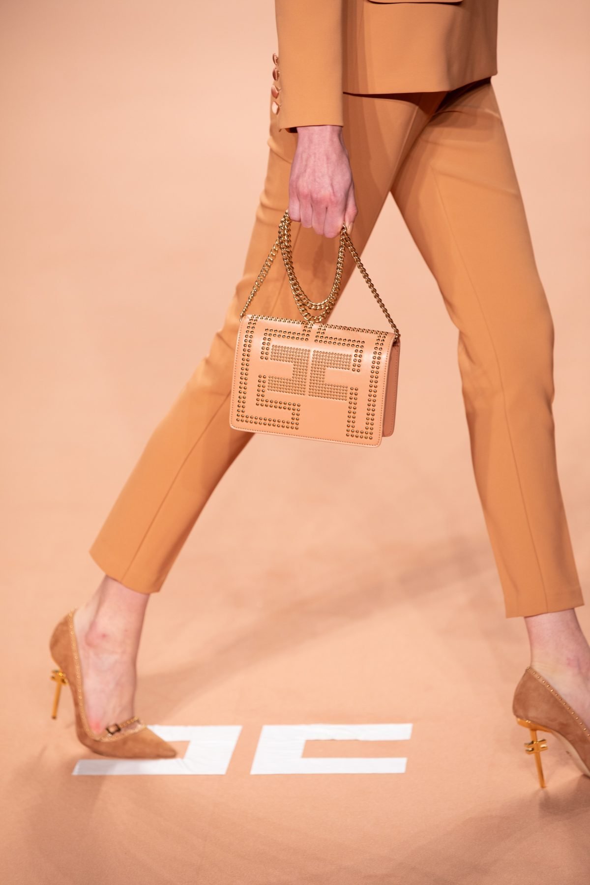 Canon-Canon EOS 5D Mark IV-6720x4480-146151