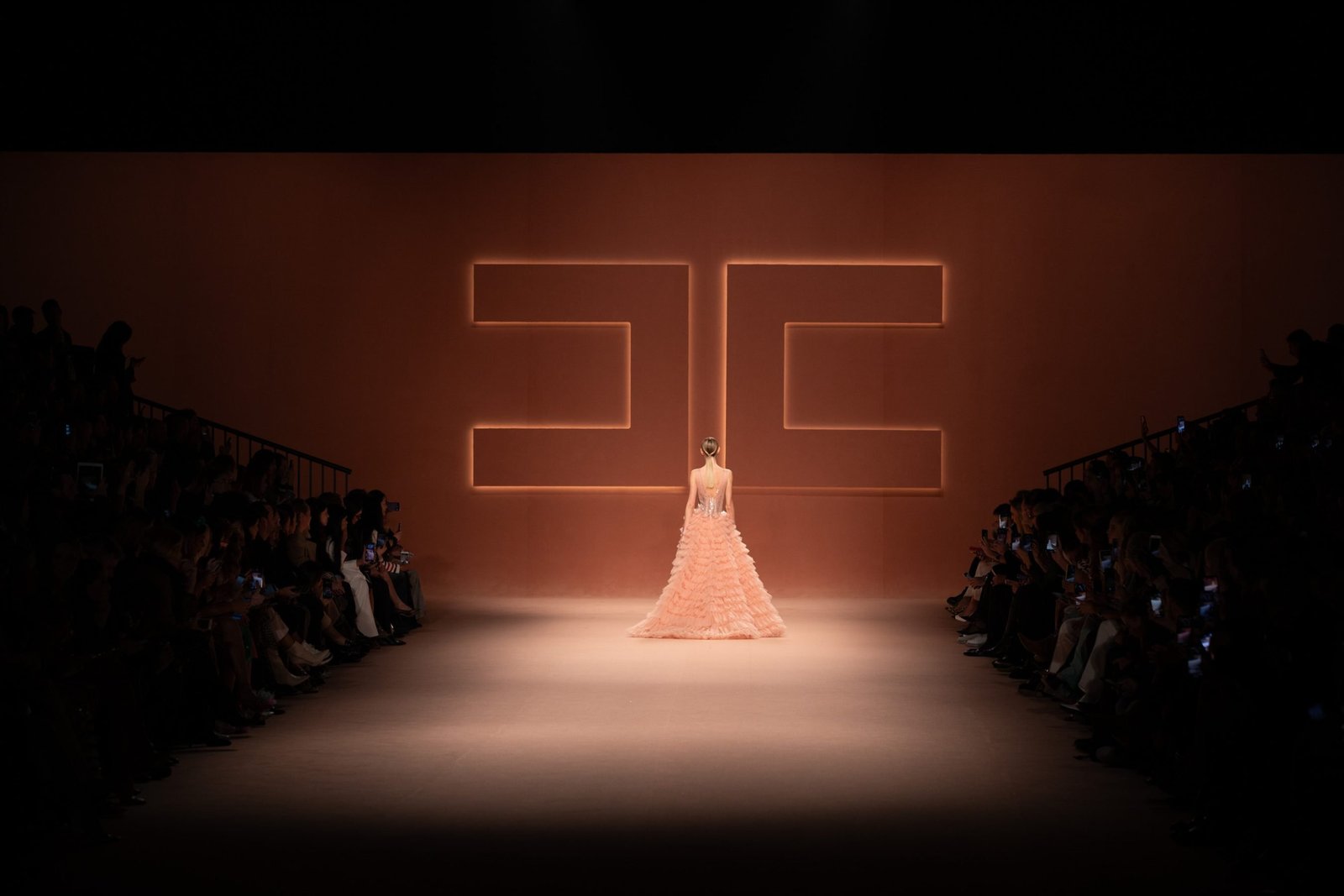 Canon-Canon EOS 5D Mark IV-6720x4480-147499