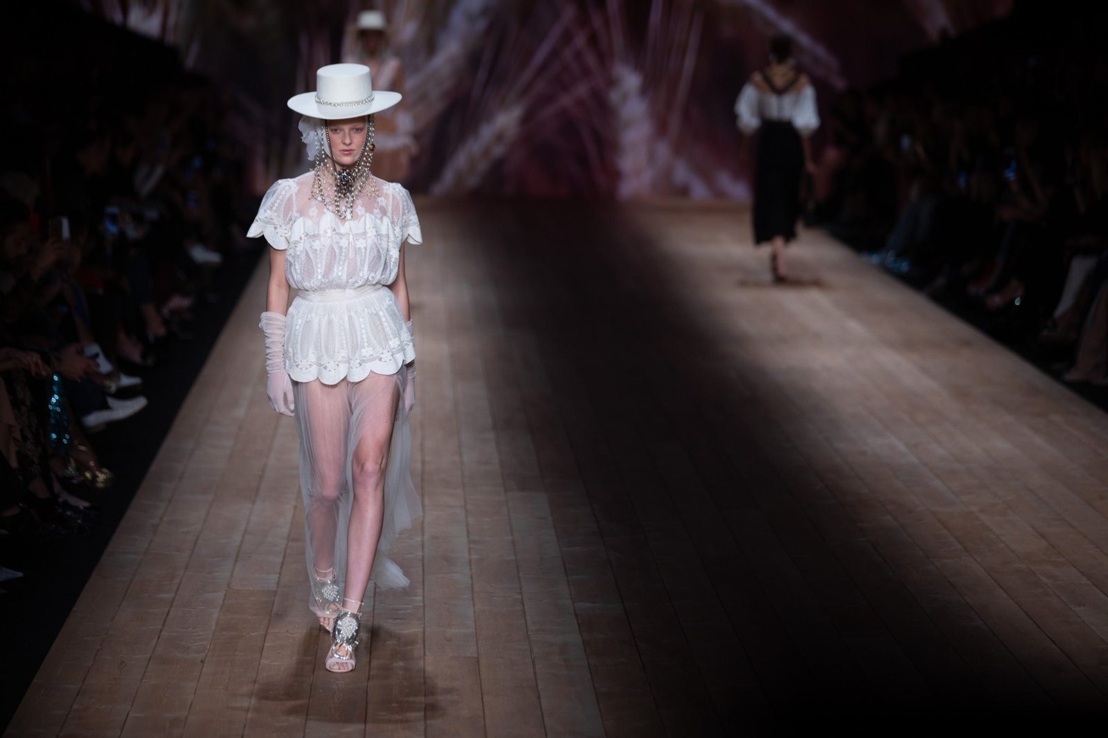 Canon-Canon EOS 5D Mark IV-6720x4480-157044