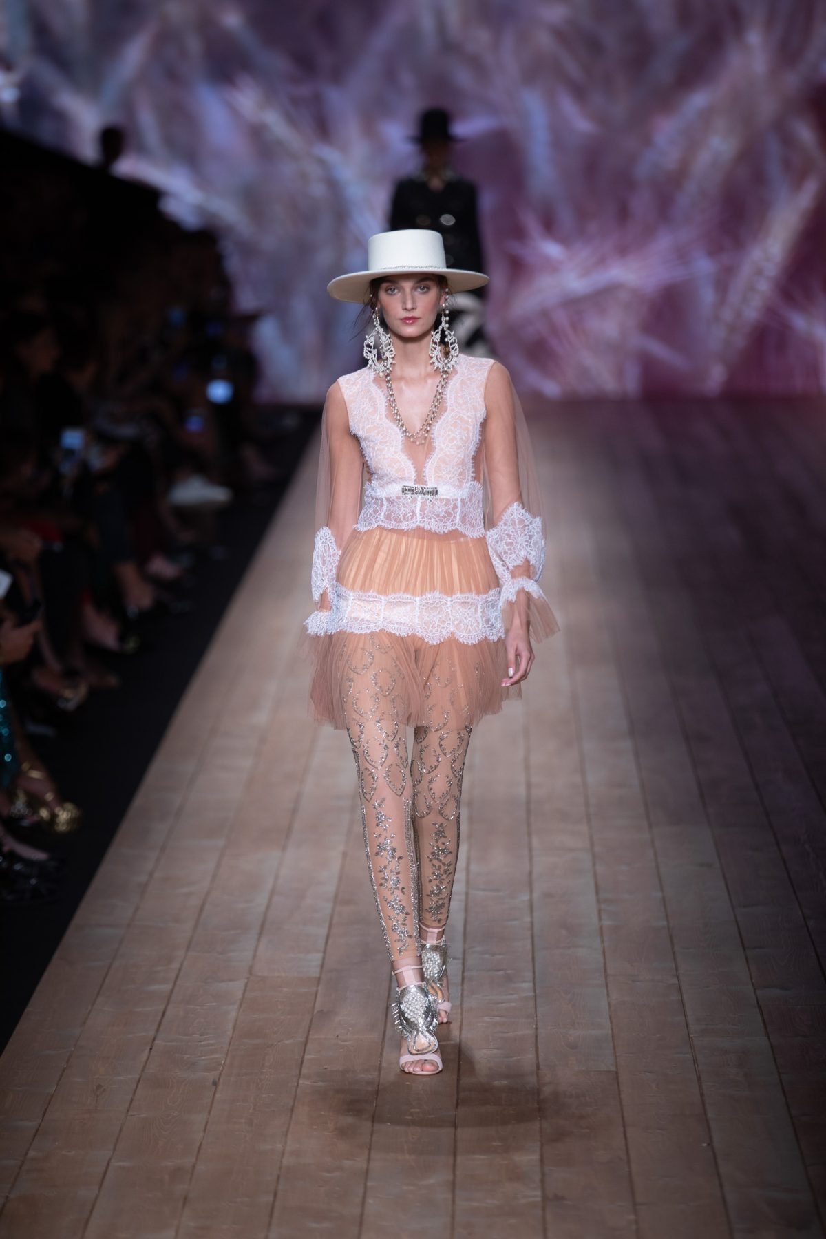 Canon-Canon EOS 5D Mark IV-6720x4480-157048