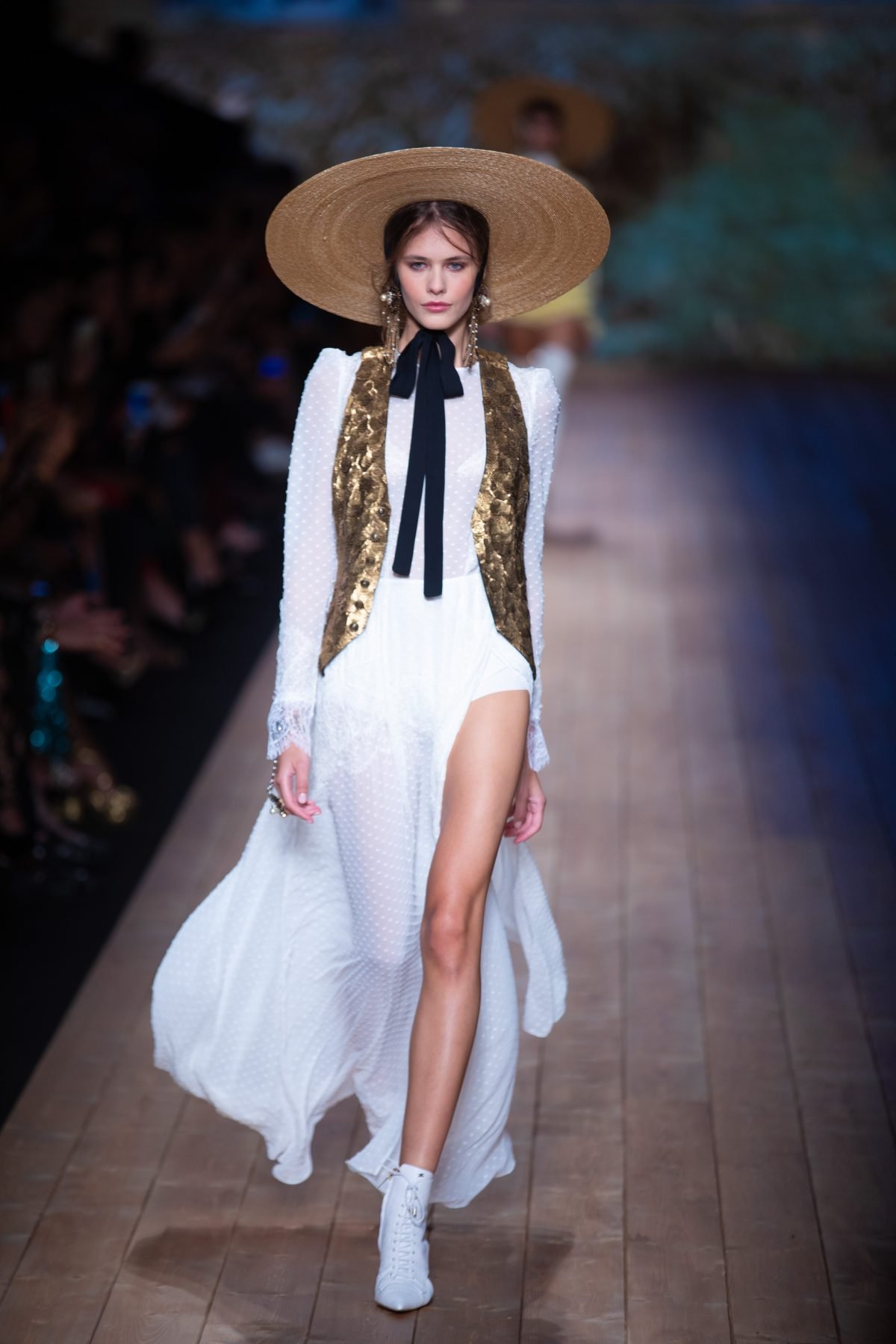 Canon-Canon EOS 5D Mark IV-6720x4480-157063