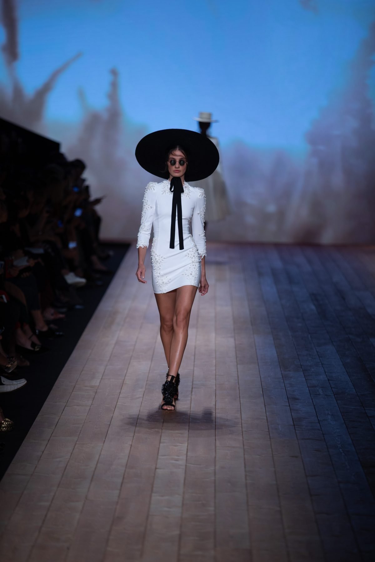 Canon-Canon EOS 5D Mark IV-6720x4480-157077