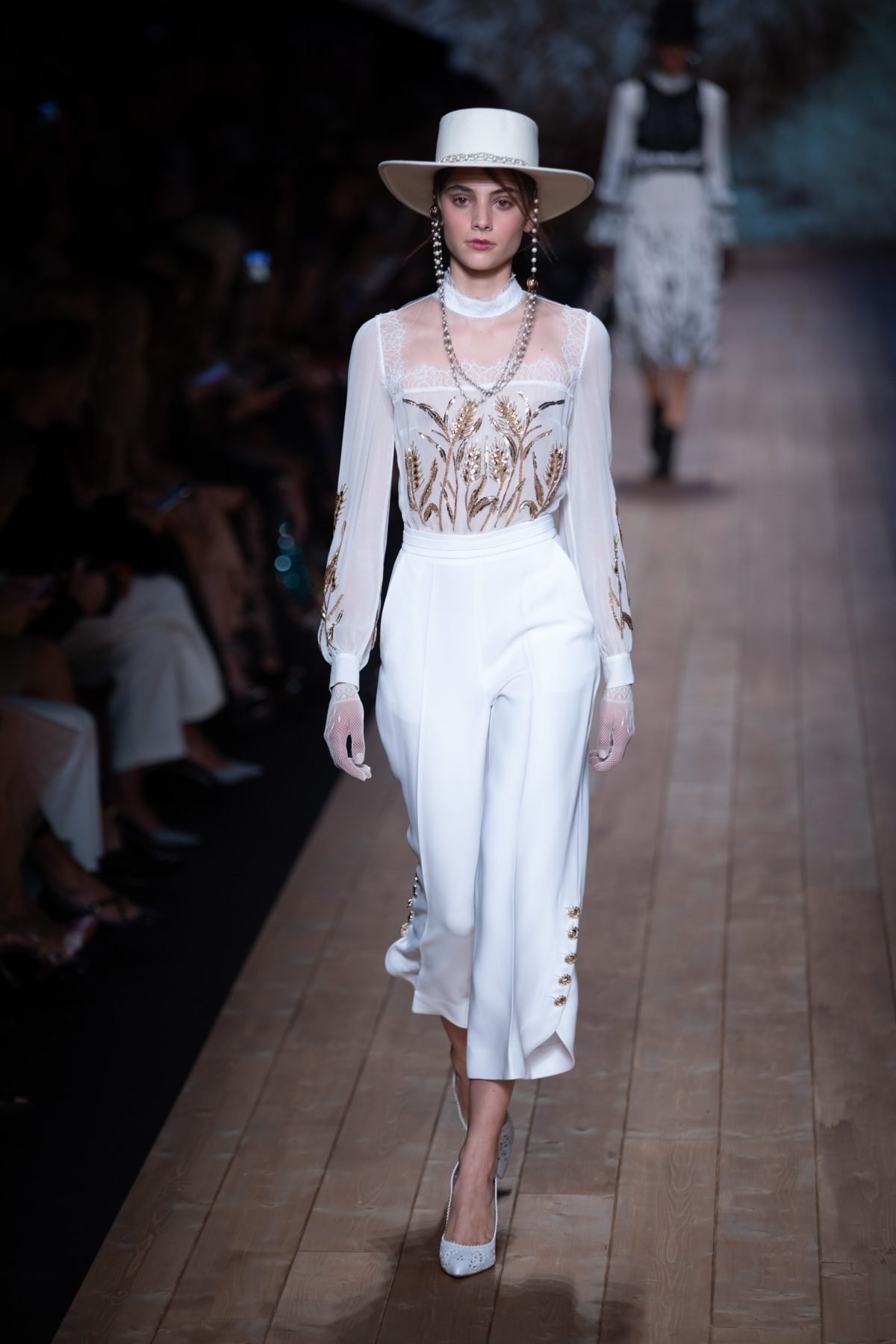 Canon-Canon EOS 5D Mark IV-6720x4480-157106