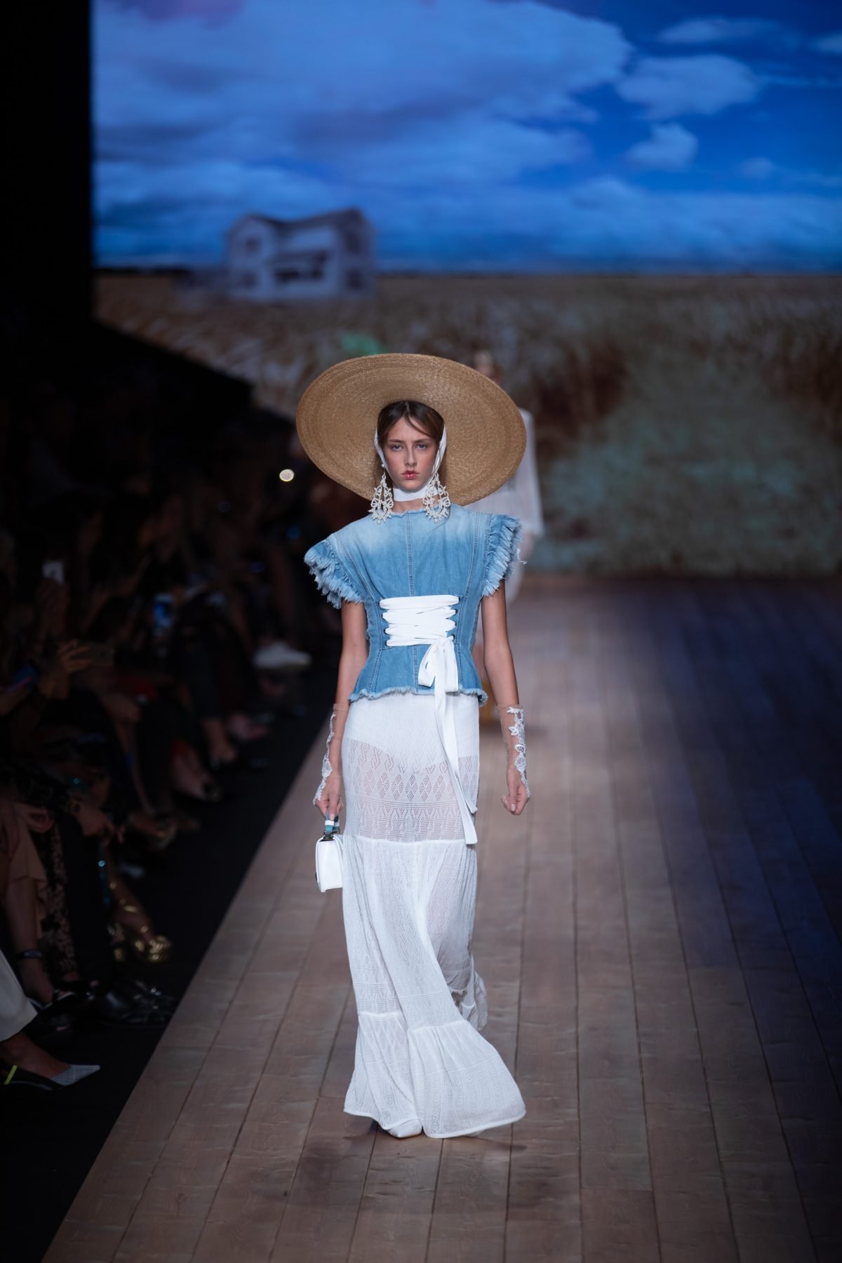 Canon-Canon EOS 5D Mark IV-6720x4480-157122