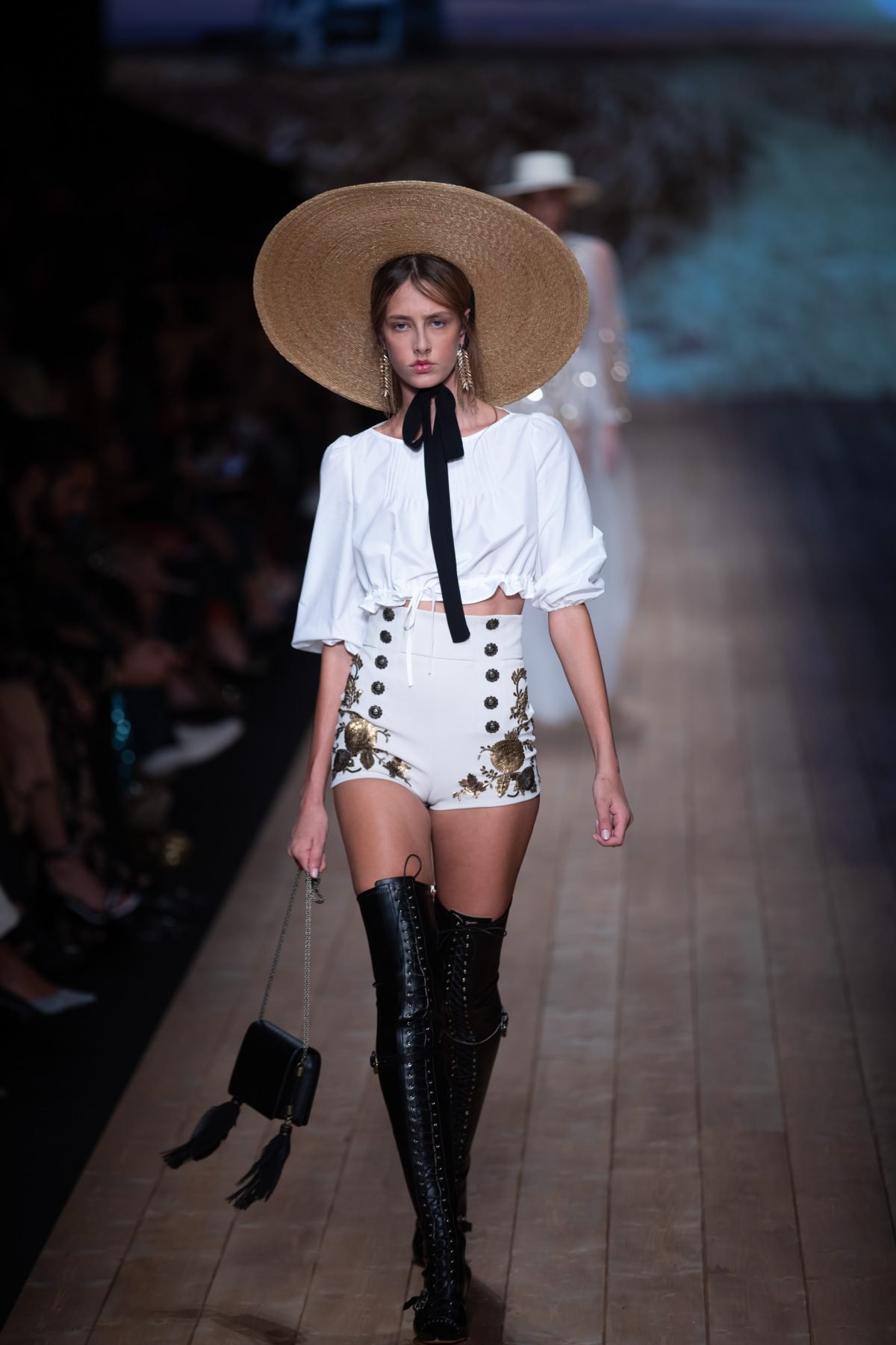 Canon-Canon EOS 5D Mark IV-6720x4480-157221