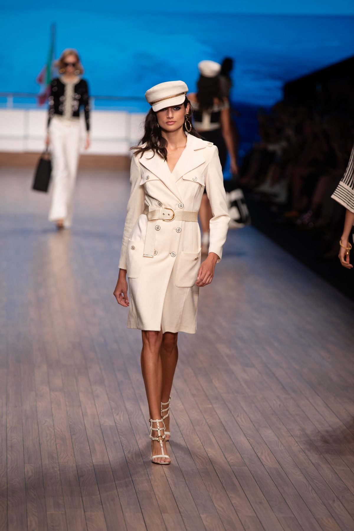 Canon-Canon EOS 5D Mark IV-6720x4480-182345