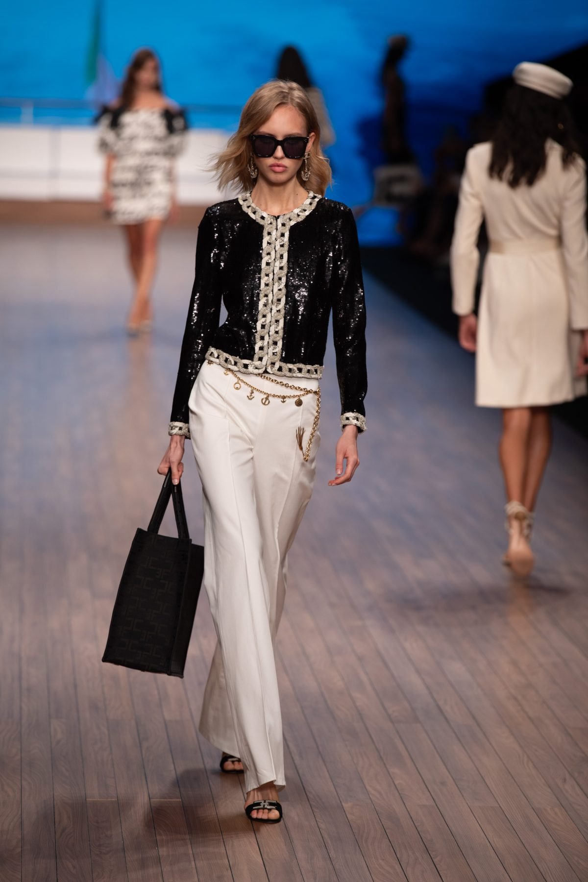 Canon-Canon EOS 5D Mark IV-6720x4480-182353