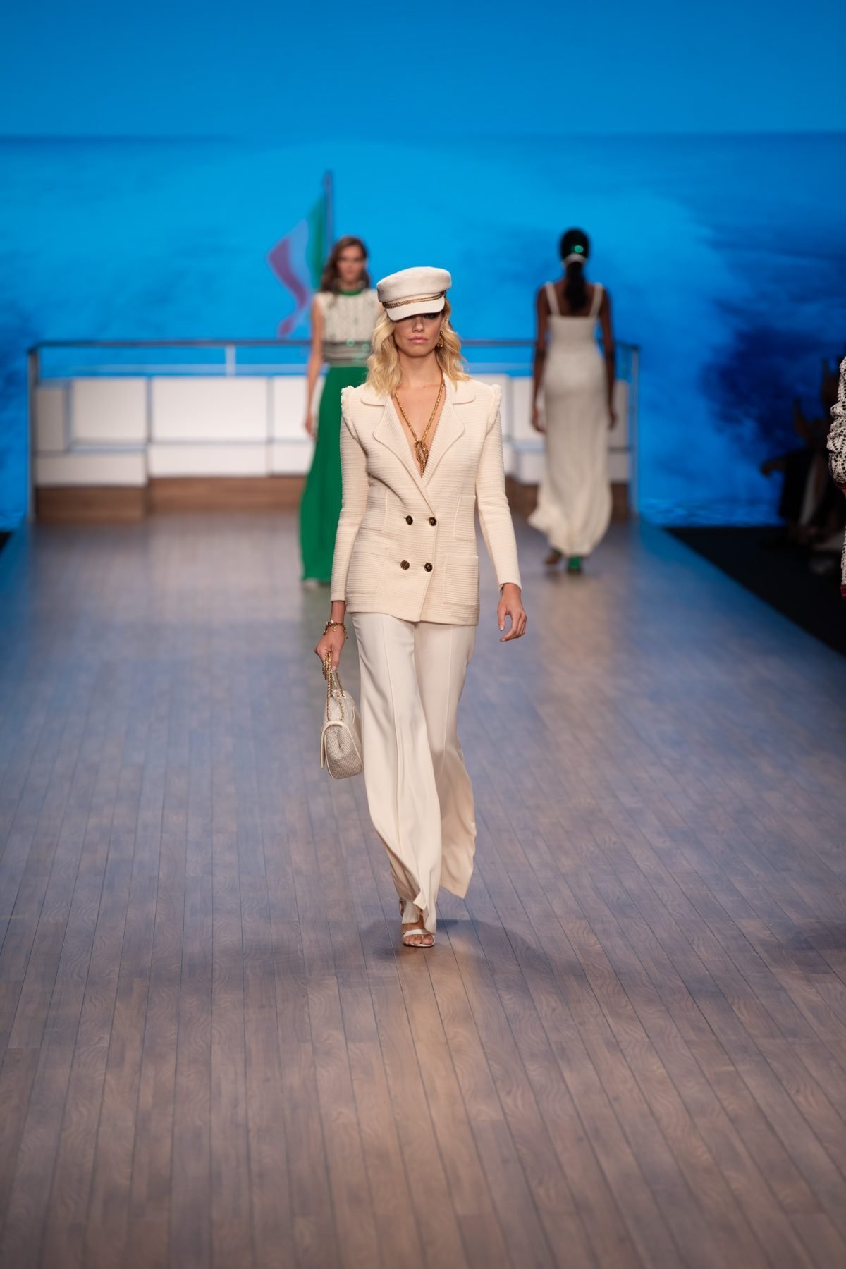 Canon-Canon EOS 5D Mark IV-6720x4480-182420