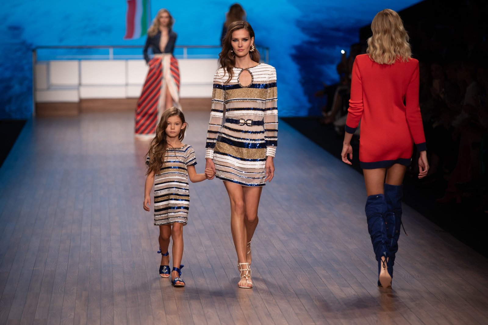 Canon-Canon EOS 5D Mark IV-6720x4480-182701